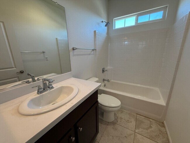 Building Photo - Newer 3 Bedroom Home! Near shops and restaurants!