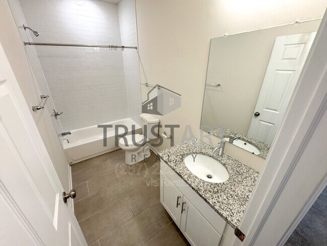 Building Photo - 1327 S 27th St