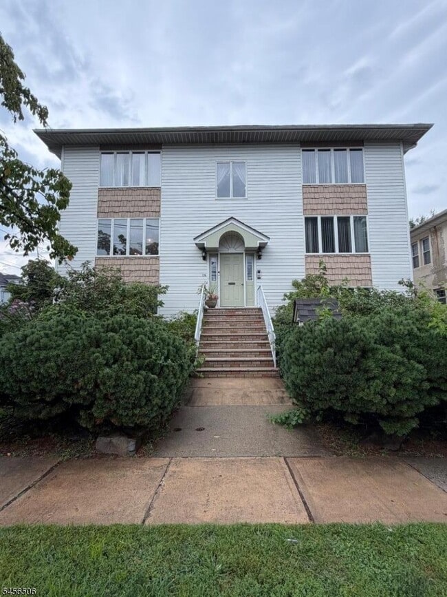 Building Photo - 226 Maple Ave