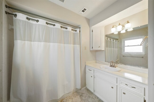 Building Photo - 28914 Pine Hill Dr
