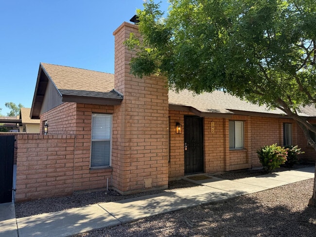 Building Photo - 2527 S Maple Ave