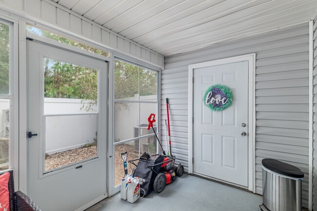 Building Photo - 5010 Banister Loop