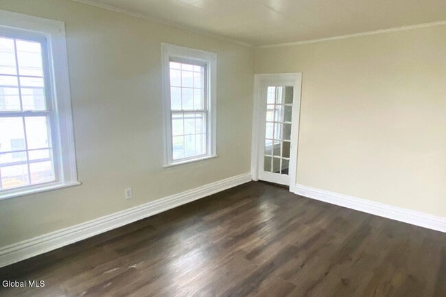 Building Photo - 163 Paine St