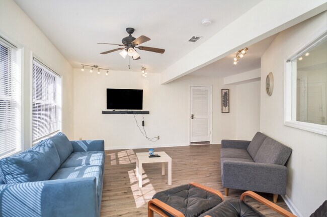 Building Photo - 1254 Watercrest Cir