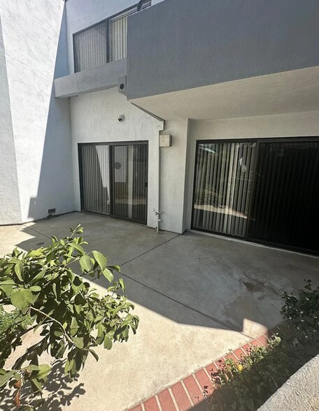 Building Photo - 2491 Chandler Ave