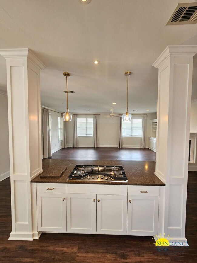 Building Photo - 360 Tradewinds Dr