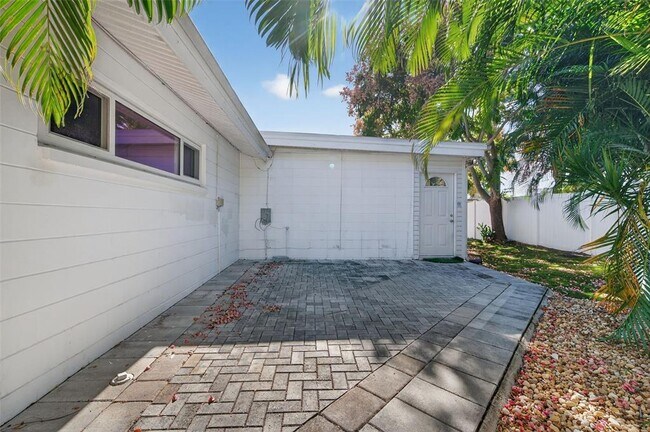 Building Photo - 4300 50th Pl S