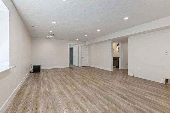 Building Photo - 414 E 8800 S