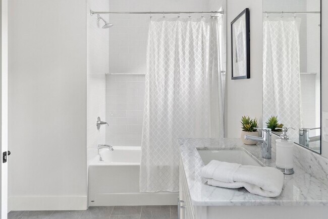 Building Photo - 315 Pearl St