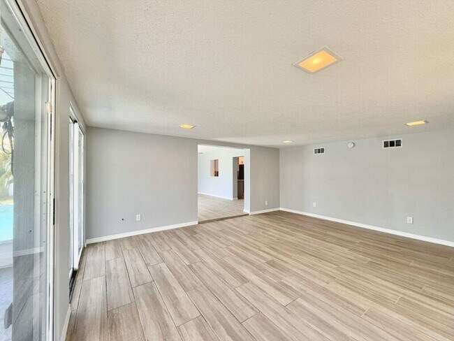 Building Photo - 8718 Thornwood Ln
