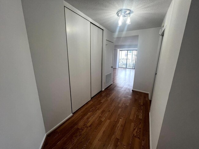 Building Photo - 1600 N Oak St