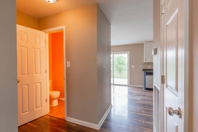 Building Photo - 3 Bed, 2.5 Bath, Single Family Home in Martinsburg, WV