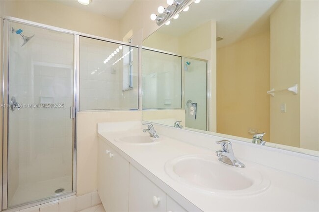 Building Photo - 2412 NE 41st Pl