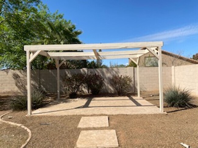 Building Photo - BEAUTIFUL SINGLE LEVEL 3 BEDROOM HOME IN PRIME GILBERT LOCATION.