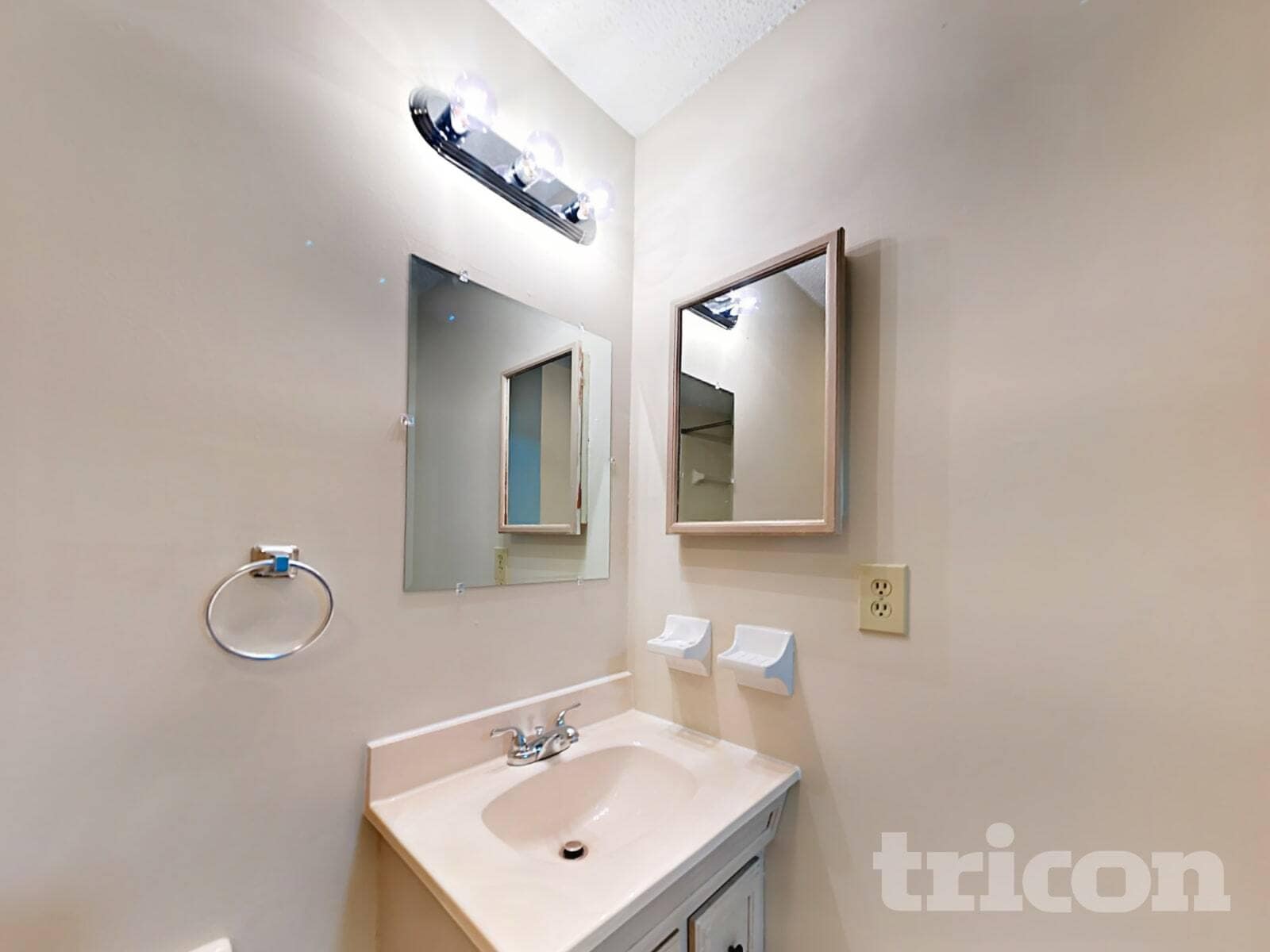 Building Photo - 1227 Cimmaron Dr