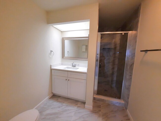 Building Photo - Delightful 4BR TH in highly desired Chapel...