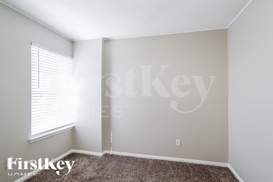 Building Photo - 17014 Carbridge Dr