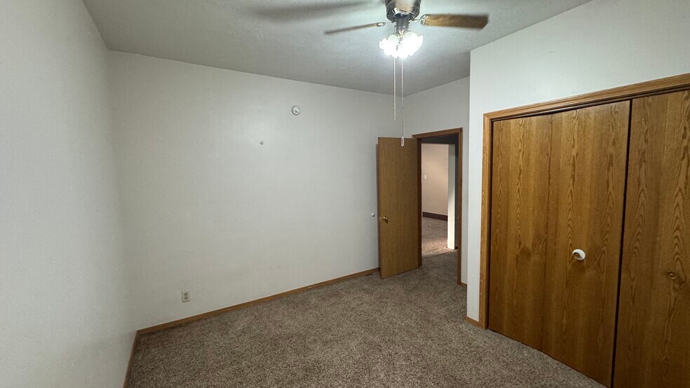 Building Photo - 406 S Chicago Ave