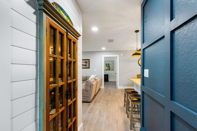 Building Photo - 7424 Vista Way