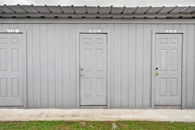 Building Photo - 9550 Deering Dr