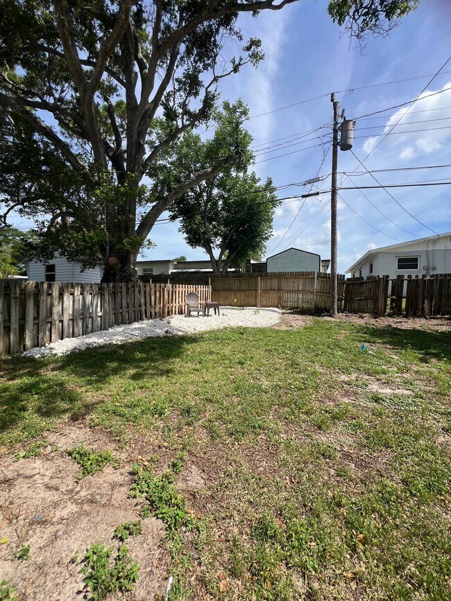 Building Photo - 730 Glade Rd