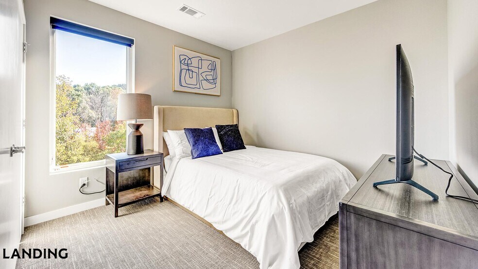 Building Photo - 5040 Linbar Dr