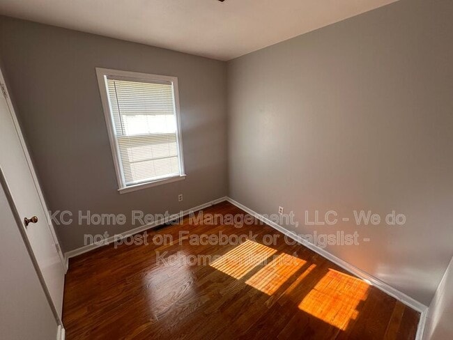 Building Photo - 5216 NE 44th St