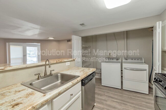 Building Photo - 4267 Parkview Ct