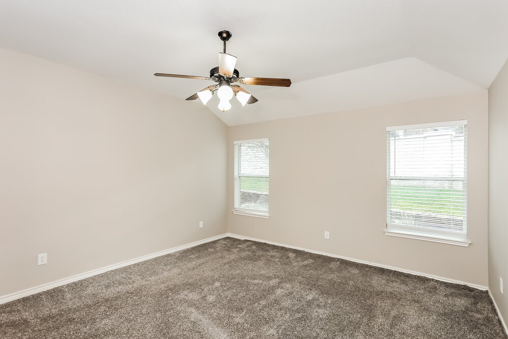 Building Photo - 207 Carriage Dr