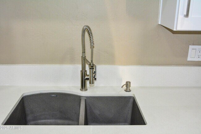 Building Photo - 14801 N Agua Fria Dr