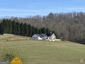 Building Photo - 136 Logan's Ridge Rd