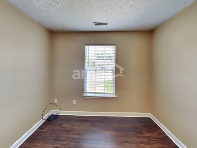 Building Photo - 6012 Mountview Dr