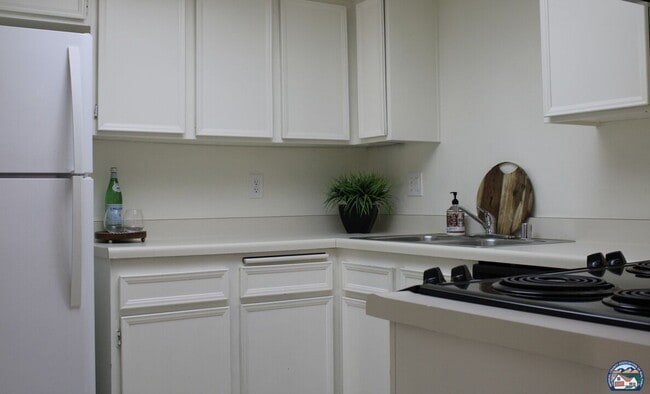 Building Photo - 1736 W Olive Ave