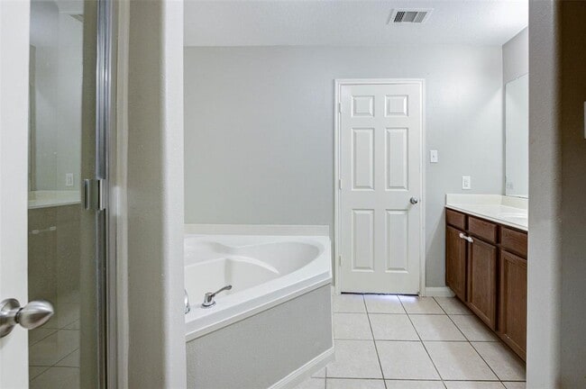 Building Photo - 9814 Garnet Springs Dr