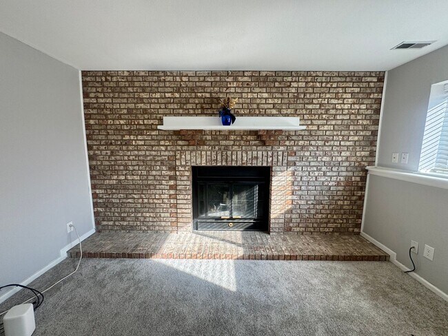 Building Photo - 4 Bedroom home in Stunning Rockrimmon