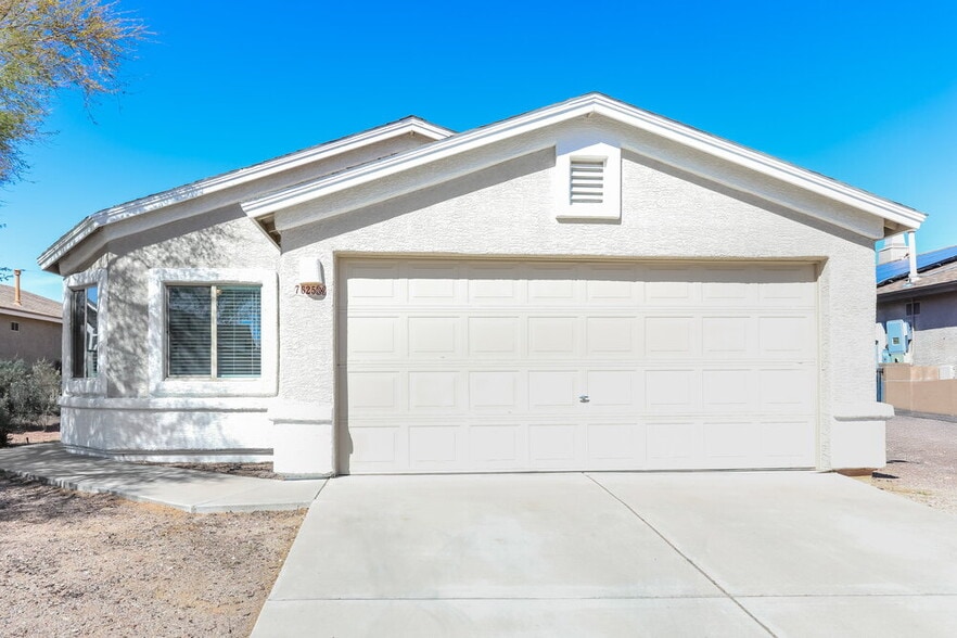 Primary Photo - 7625 S Athel Tree Dr