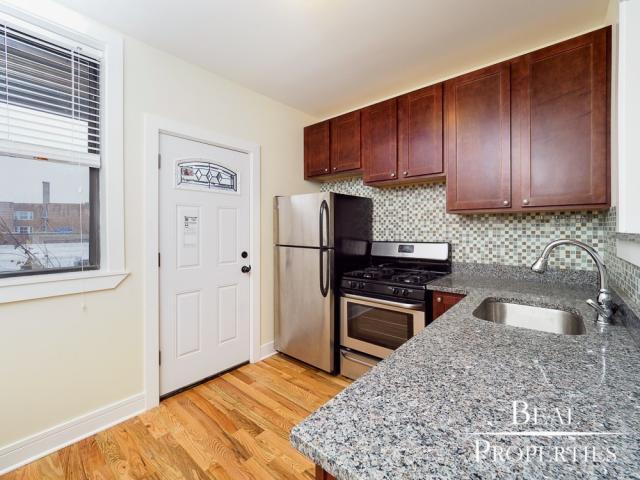 Building Photo - 1 bedroom in CHICAGO IL 60640