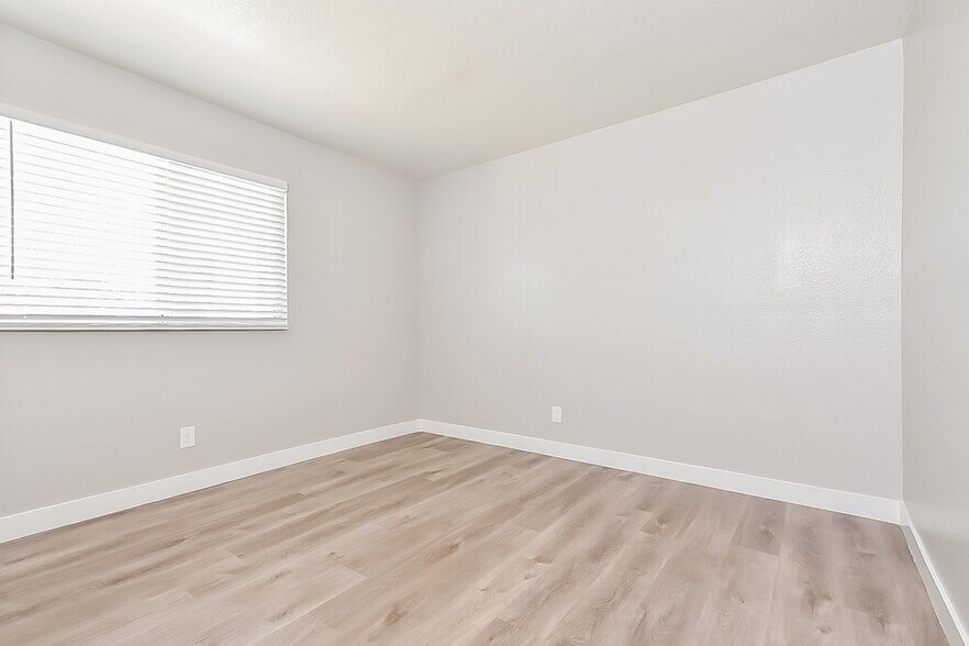 Building Photo - 7640 W Delhi Ave