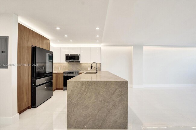 Building Photo - 1400 S Ocean Dr
