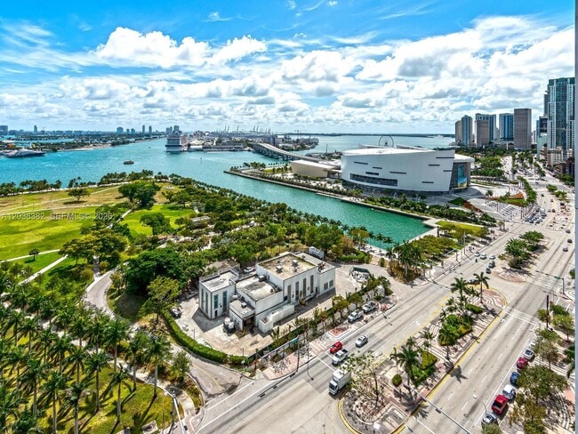 Building Photo - 1000 Biscayne Blvd