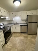 Building Photo - 300 WINDING Way