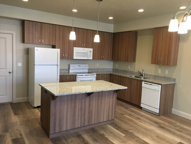 Primary Photo - 3 bed 2.5 bath Townhome for rent, small dog allowed!