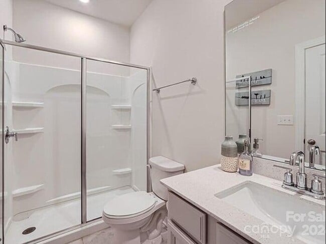 Building Photo - Beautiful 4BR 4BA Home w/ Garage Parking • Updated Appliances in Charlotte