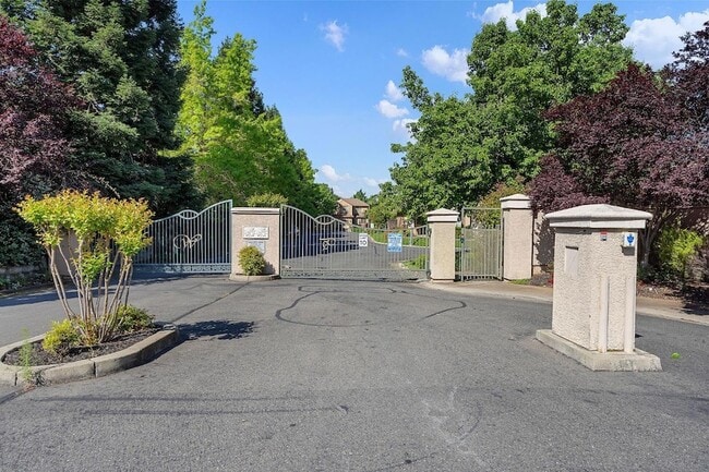 Building Photo - 8204 Ashcrest Ln