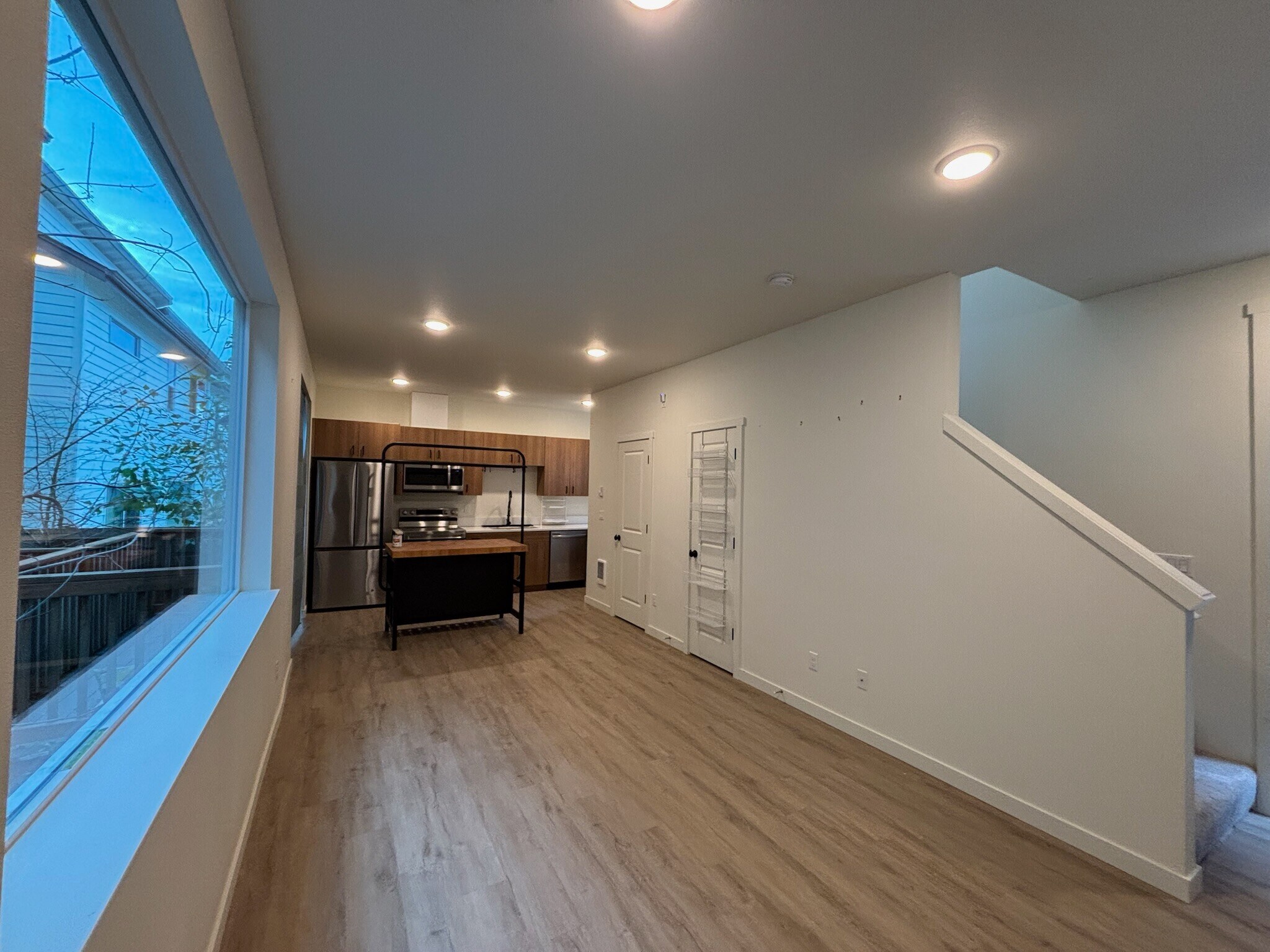 Building Photo - 12070 SE Pine St