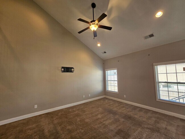 Building Photo - Luxury living at Hawthorne Ridge