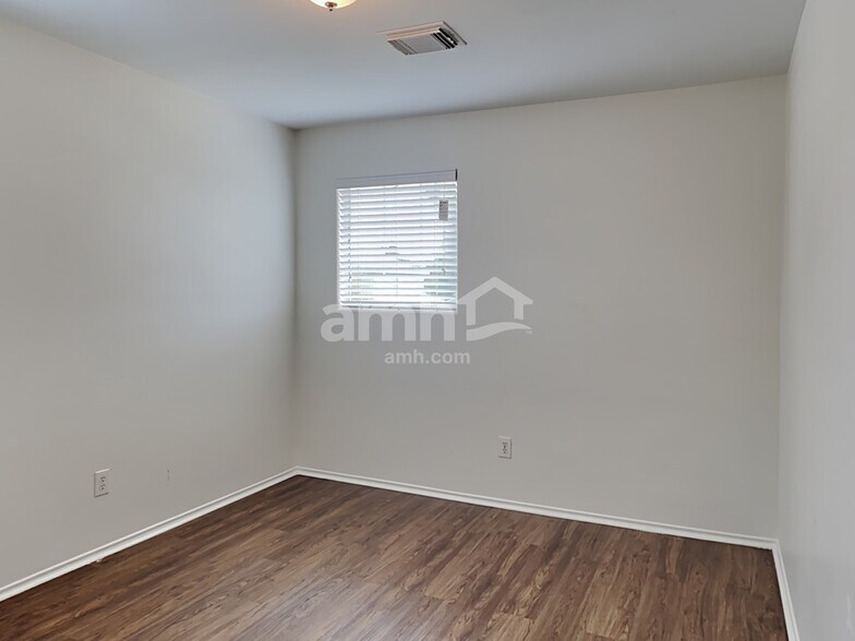 Building Photo - 7815 Chervil Ln