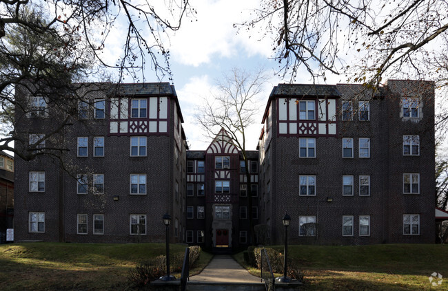 Building Photo - Bryn Mawr Gables