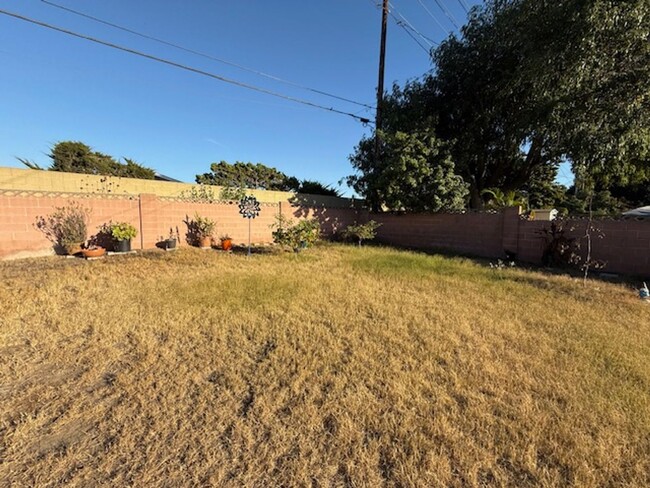 Building Photo - One story home in Anaheim