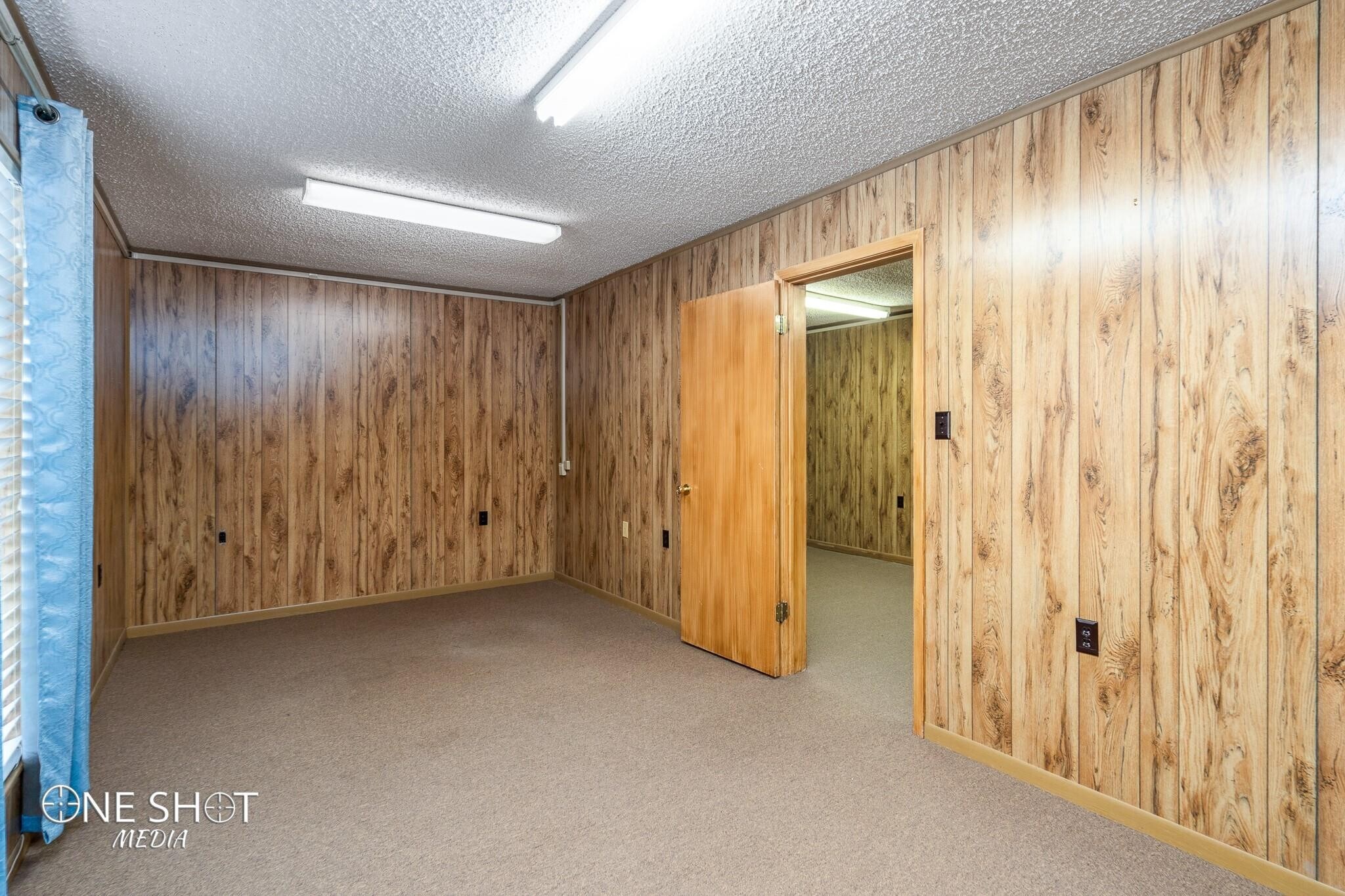 Building Photo - 216 Oak St